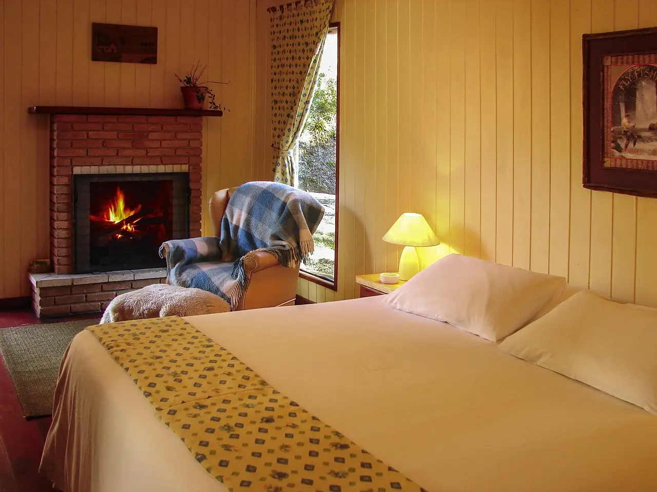 Fireplace Room (2 guests)